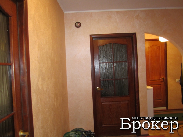 продажа 3 комнатной квартиры на 8 этаже 9-этажного панельного дома по ул. Петров