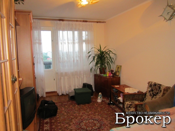 продажа 3 комнатной квартиры на 8 этаже 9-этажного панельного дома по ул. Петров