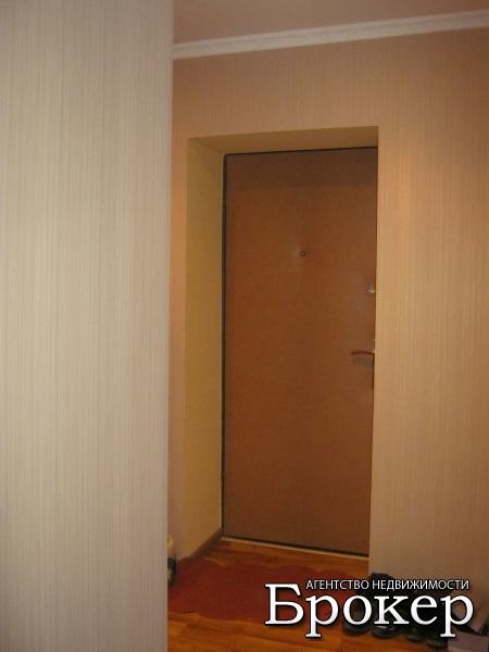 продажа 2-комнатной квартиры на 8 этаже 10-этажного кирпичного дома по ул. Гагар