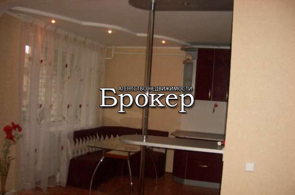 продажа 3-комнатной квартиры на 1 этаже 5-этажного кирпичного дома по ул. Руднев