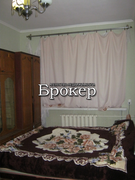 продажа 2-комнатной квартиры на 1 этаже 4-этажного кирпичного дома по ул. Чернов