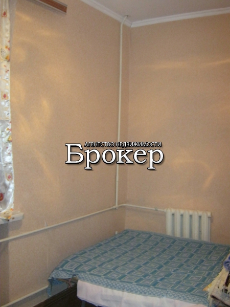 продажа 2-комнатной квартиры на 1 этаже 4-этажного кирпичного дома по ул. Чернов